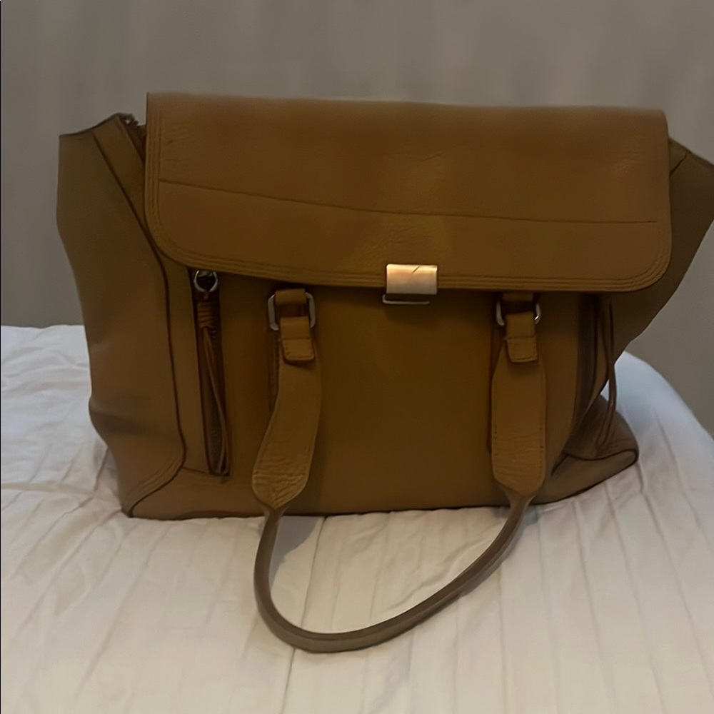 Elegant Tan Leather Tote Bag
